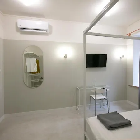 Hotel 0482 *